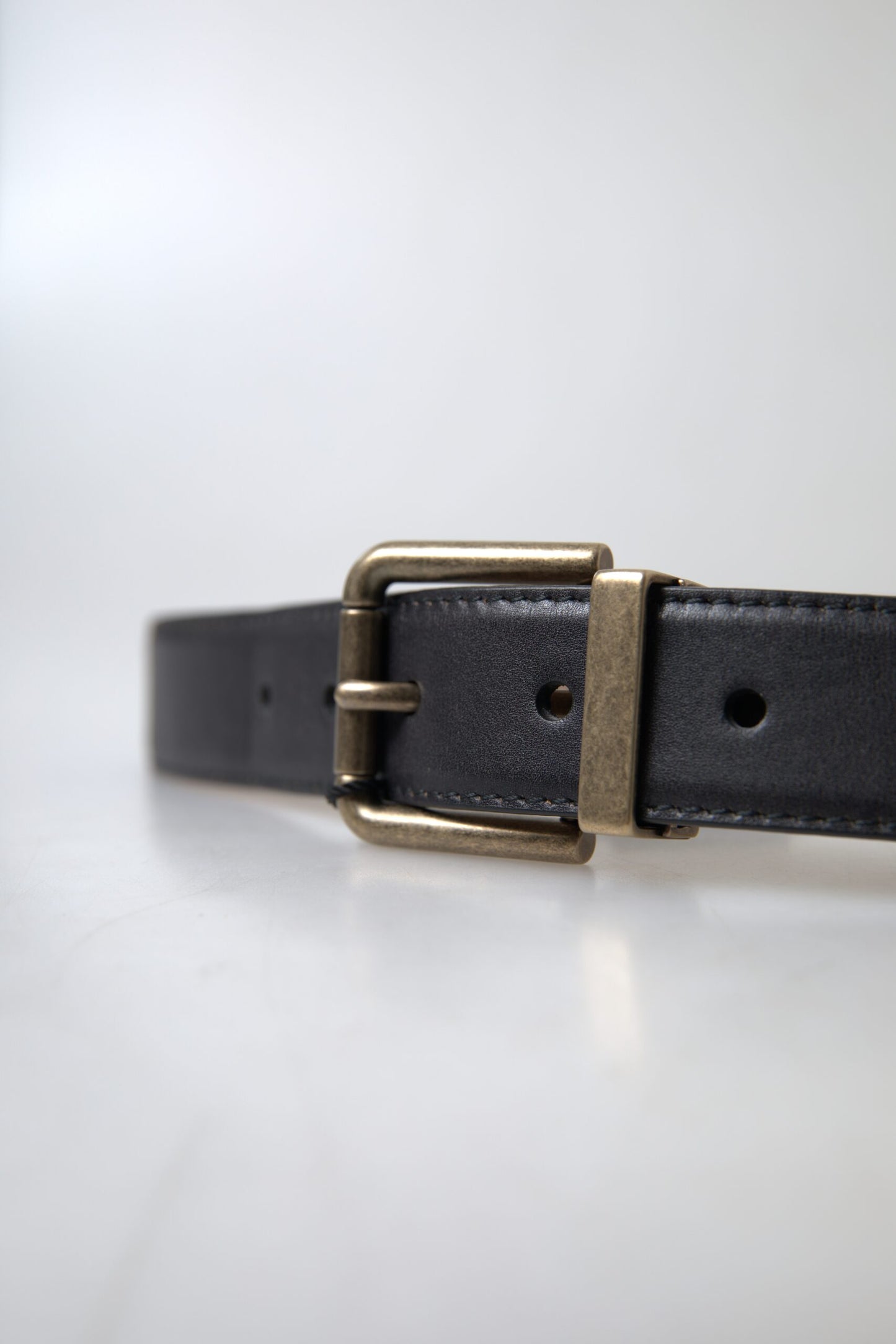 Dolce & Gabbana Elegant Black Leather Belt with Metal Buckle